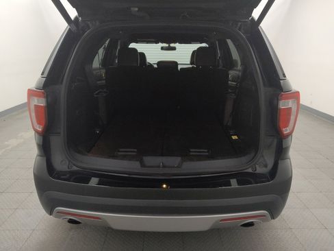 Used 2017 Ford Explorer XLT w/ Equipment Group 202A FWD image 29