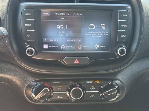 Used 2022 Kia Soul LX FWD image 17