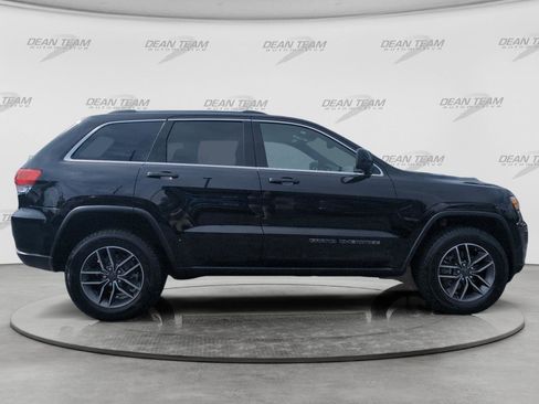 Used 2019 Jeep Grand Cherokee Laredo w/ 18" Wheel & 8.4" Radio Group AWD/4WD image 8