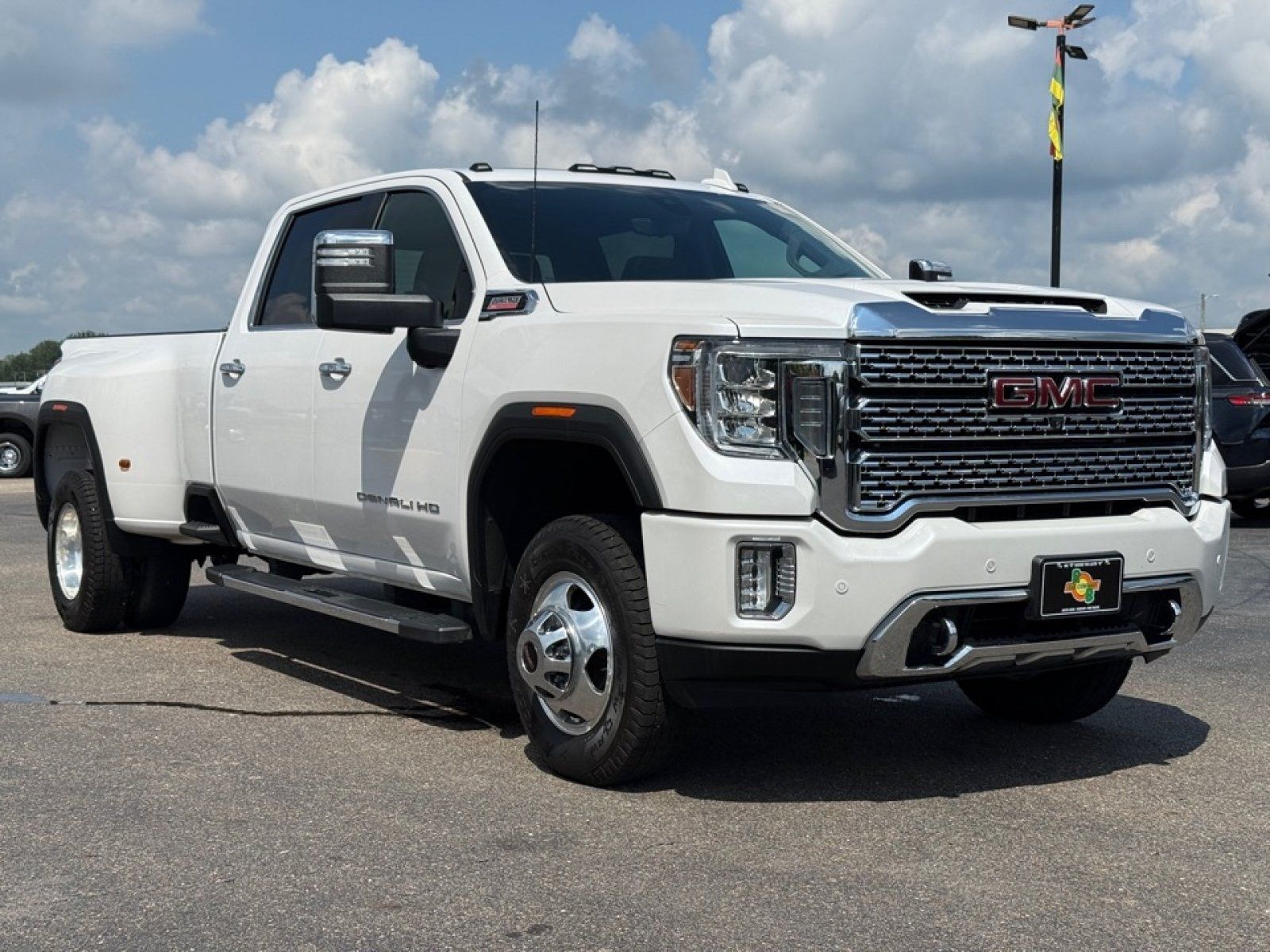 Used 2020 GMC Sierra 3500 Denali w/ Denali Ultimate Package AWD/4WD image 2