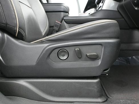 Used 2023 Chevrolet Suburban Premier image 57