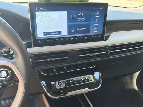 Used 2024 Lincoln Corsair Grand Touring image 30