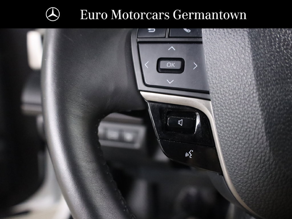 Used 2025 Toyota Camry XSE FWD image 11
