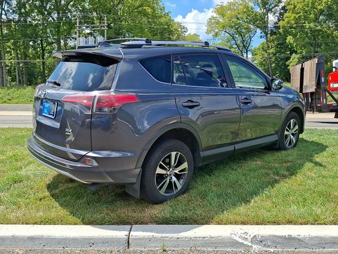 Used 2018 Toyota RAV4 XLE AWD/4WD image 6