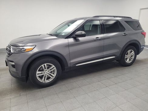 Used 2022 Ford Explorer XLT w/ Equipment Group 202A AWD/4WD image 2