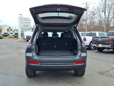 Used 2023 Jeep Grand Cherokee Limited w/ Black Appearance Package image 10