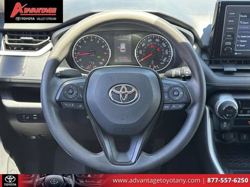 Used 2022 Toyota RAV4 XLE AWD/4WD image 18