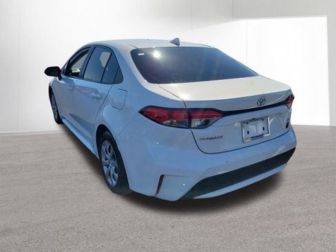 Used 2021 Toyota Corolla LE image 14