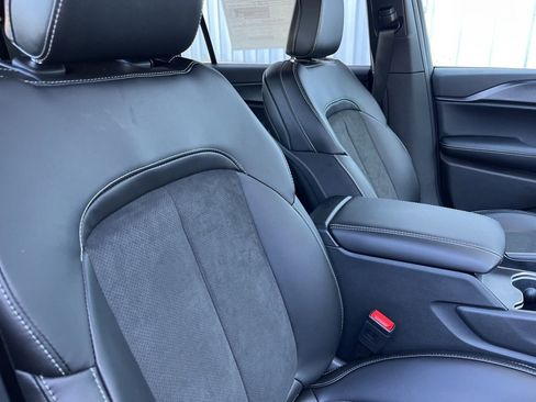 New 2025 Jeep Grand Cherokee L Altitude image 45