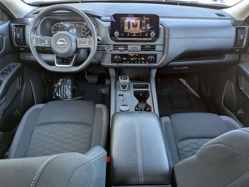 Used 2023 Nissan Pathfinder S image 23