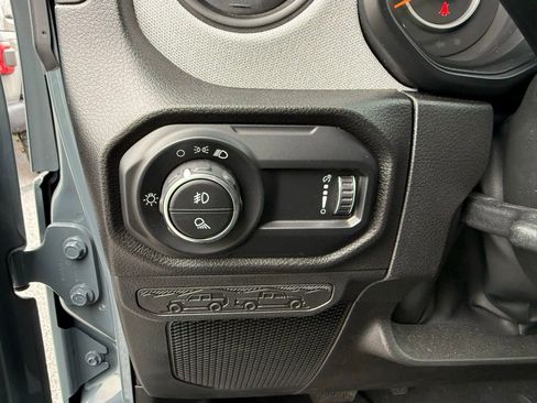 Certified 2025 Jeep Gladiator Nighthawk image 12