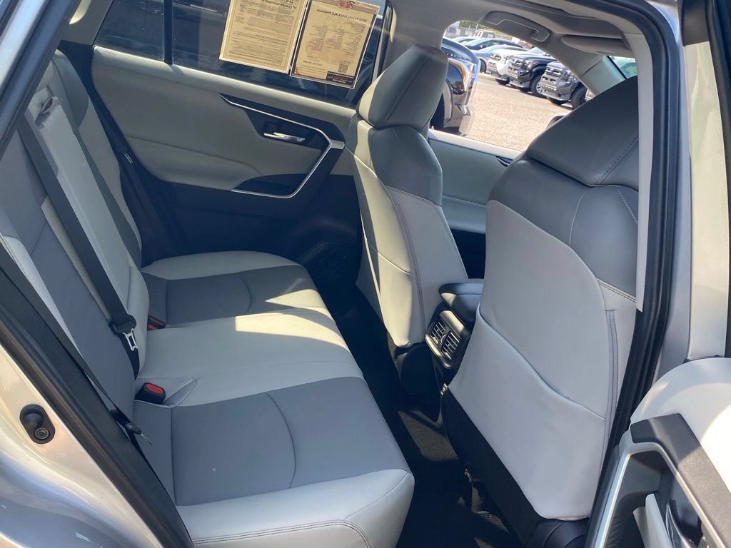 Used 2020 Toyota RAV4 XLE Premium AWD/4WD image 17