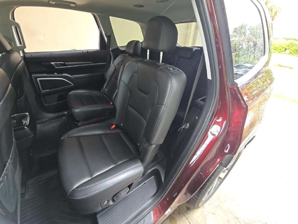 Used 2020 Kia Telluride S FWD image 3