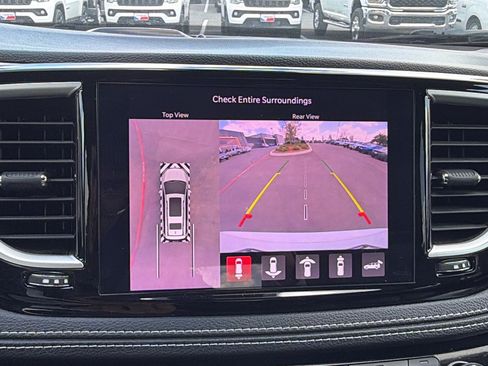 Used 2024 Chrysler Pacifica Limited FWD image 24