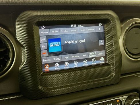 Used 2023 Jeep Gladiator Willys image 15