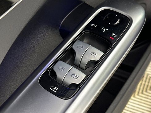 Used 2023 Mercedes-Benz C 300 Sedan image 12