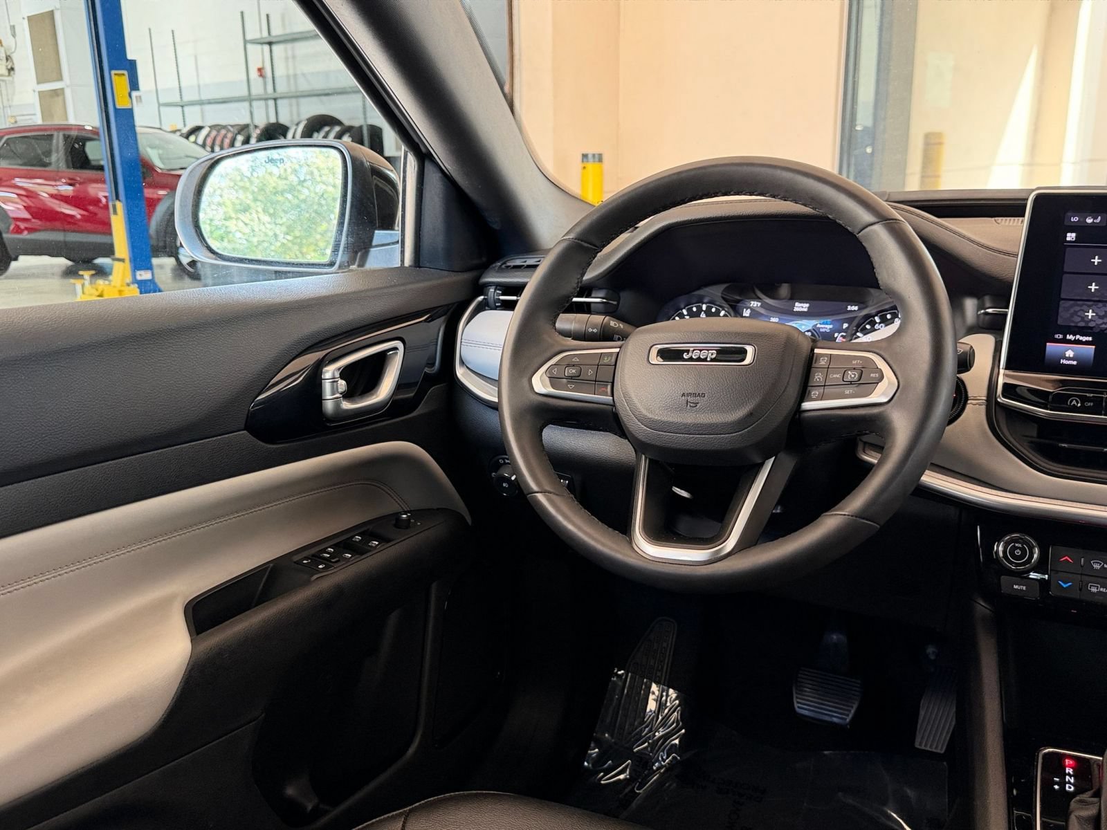 Used 2025 Jeep Compass Limited AWD/4WD image 28