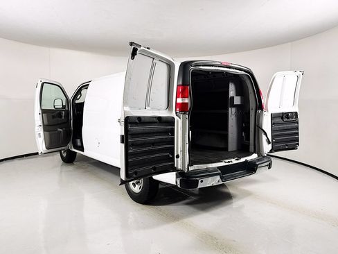 Used 2021 Chevrolet Express 3500 w/ Driver Convenience Package RWD image 20