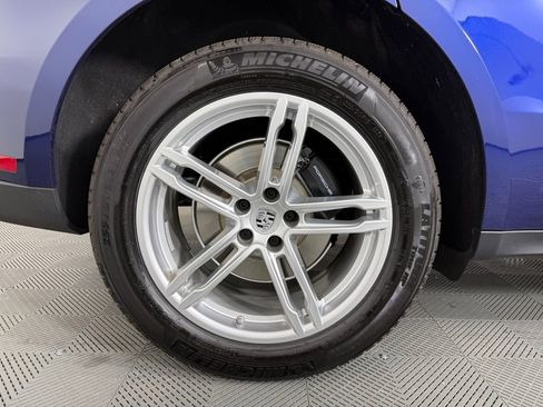 Certified 2025 Porsche Macan image 13