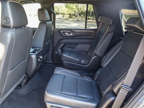 Used 2022 GMC Yukon SLT w/ SLT Premium Package image 24