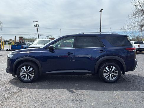 Used 2025 Nissan Pathfinder SL AWD/4WD image 19
