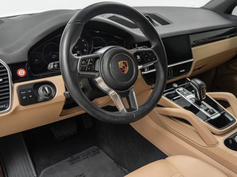 Used 2023 Porsche Cayenne AWD/4WD image 13