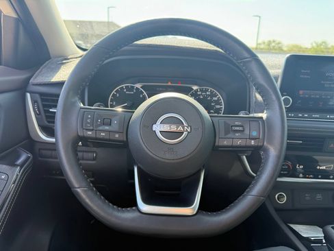 Certified 2023 Nissan Rogue SV w/ SV Premium B Package FWD image 17