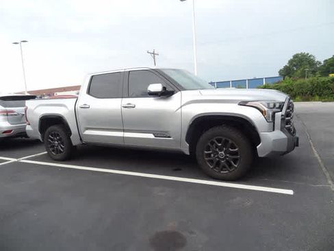 Used 2024 Toyota Tundra Platinum AWD/4WD image 5