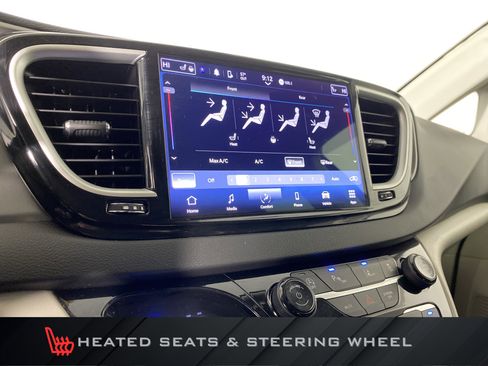 Used 2024 Chrysler Pacifica Touring-L image 5