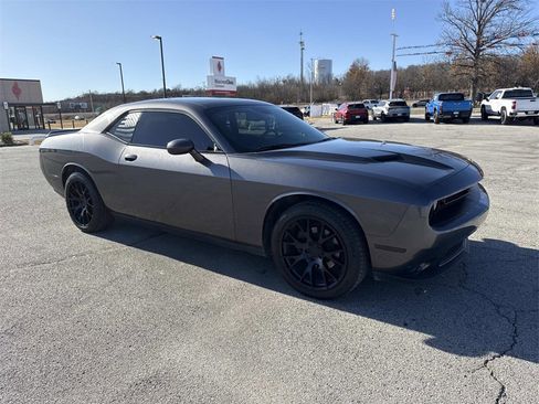 Used 2020 Dodge Challenger SXT w/ Driver Convenience Group image 6
