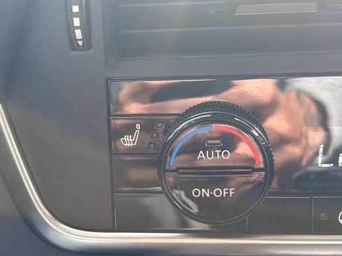 Used 2022 Nissan Rogue S FWD image 21