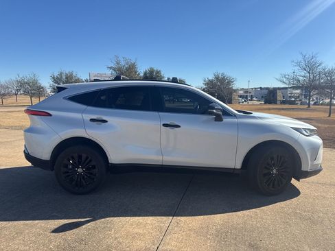 Used 2024 Toyota Venza Nightshade image 5