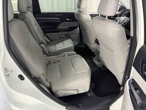 Used 2018 Toyota Highlander Limited AWD/4WD image 8