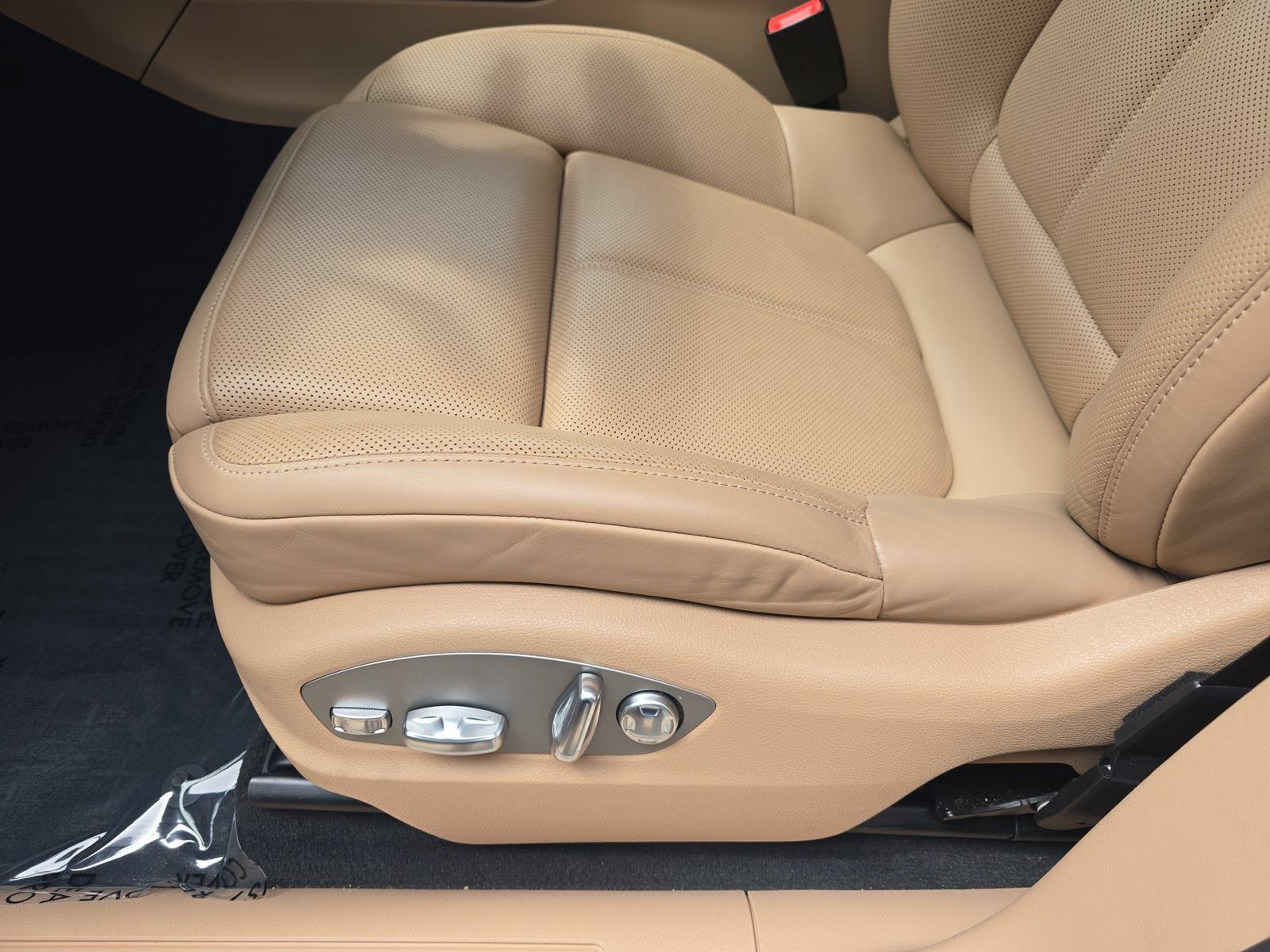 Certified 2026 Porsche Macan AWD/4WD image 16