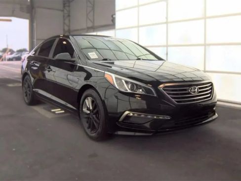Used 2015 Hyundai Sonata SE w/ Option Group 02 FWD image 3
