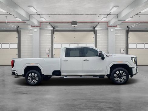 Used 2025 GMC Sierra 3500 Denali w/ Denali Reserve Package AWD/4WD image 8