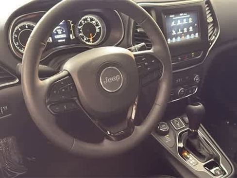 Used 2021 Jeep Cherokee Latitude Plus image 24