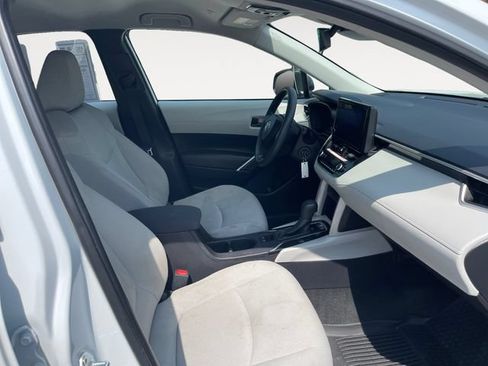 Used 2025 Toyota Corolla Cross L AWD/4WD image 15