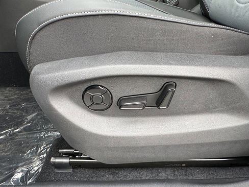 New 2025 Volkswagen Tiguan SE R-Line image 17