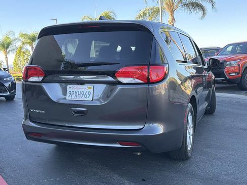 Used 2022 Chrysler Voyager LX FWD image 9