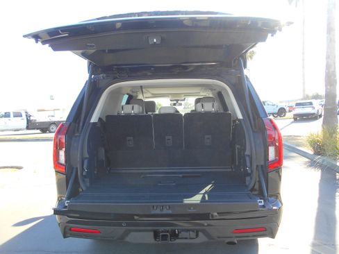Certified 2025 Ford Expedition Active AWD/4WD image 5