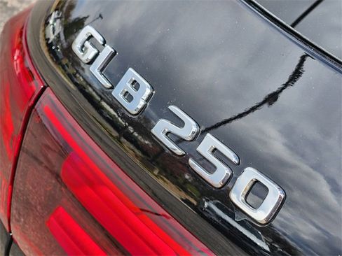 New 2025 Mercedes-Benz GLB 250 4MATIC image 14