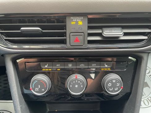 Used 2023 Volkswagen Taos SE AWD/4WD image 18