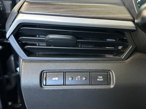 Used 2025 Nissan Altima 2.5 SV FWD image 30