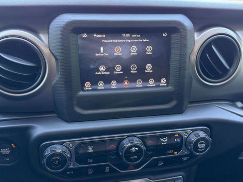 Used 2020 Jeep Wrangler Sport AWD/4WD image 22