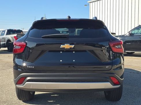 Used 2025 Chevrolet Trax LT FWD image 4