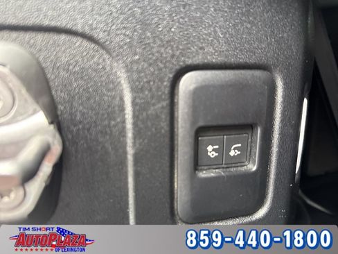 Used 2023 Land Rover Defender 110 X-Dynamic SE AWD/4WD image 39