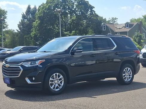 Used 2019 Chevrolet Traverse LT FWD image 3