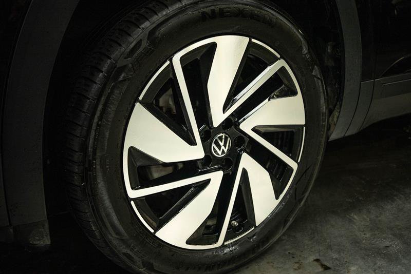 Used 2025 Volkswagen Atlas SE AWD/4WD image 3