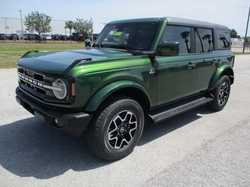 New 2025 Ford Bronco Outer Banks image 3